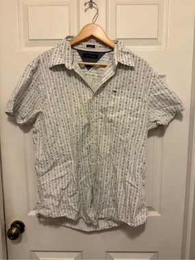 Tommy Hilfiger Men’s Short Sleeve Button-Up Shirt in White/Blue Stripe